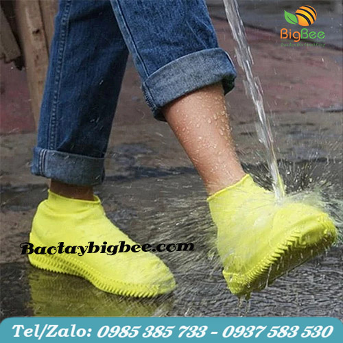 Bọc giày đi mưa silicon mềm ôm sát vào giày